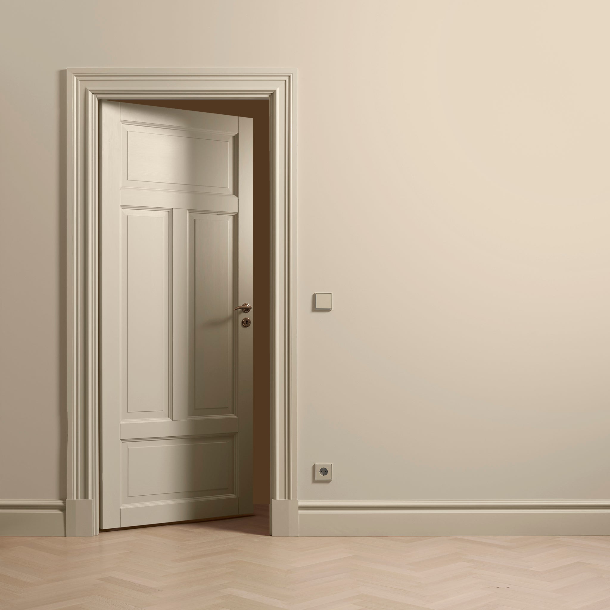 Lacquer Paint Greige 01